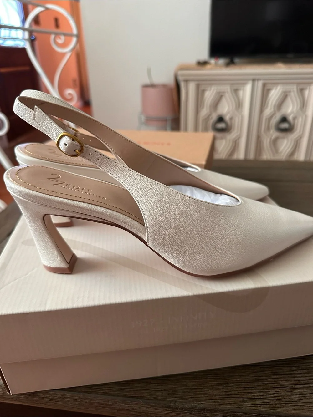 Naturalizer White Pointed-Toe Slingback Mid Heel Pumps